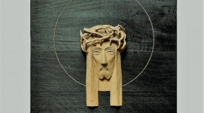 63. Christ's head with openwork crown. Lime. h 30.